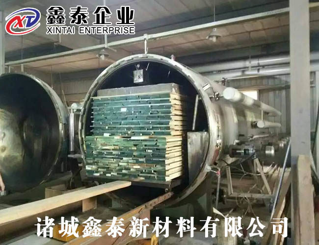 木材深度碳化現(xiàn)場